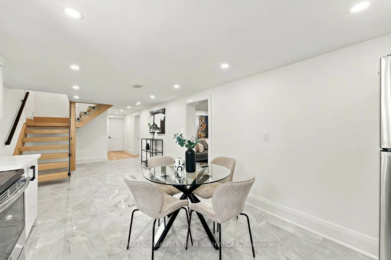 10, Dumbarton, Stonegate-Queensway, Toronto