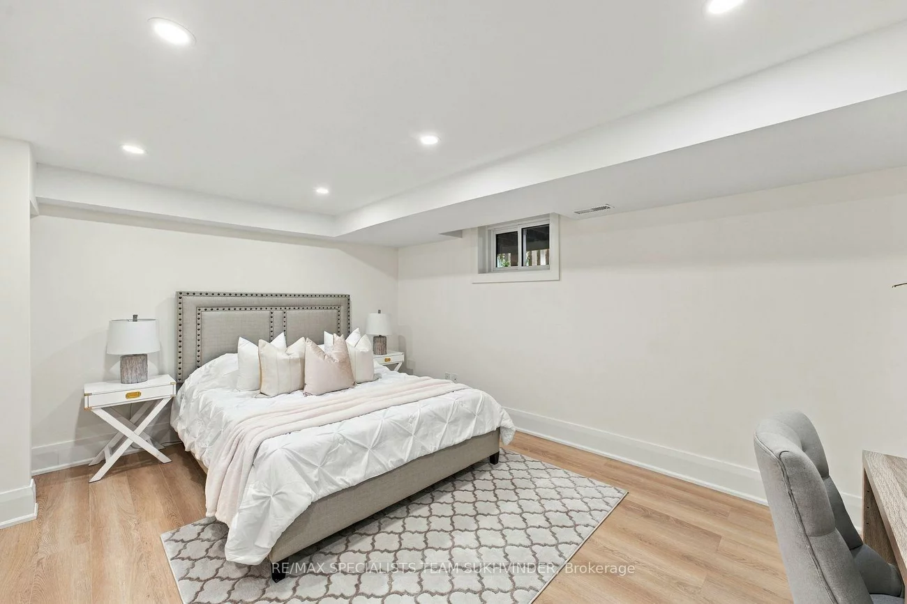 10, Dumbarton, Stonegate-Queensway, Toronto