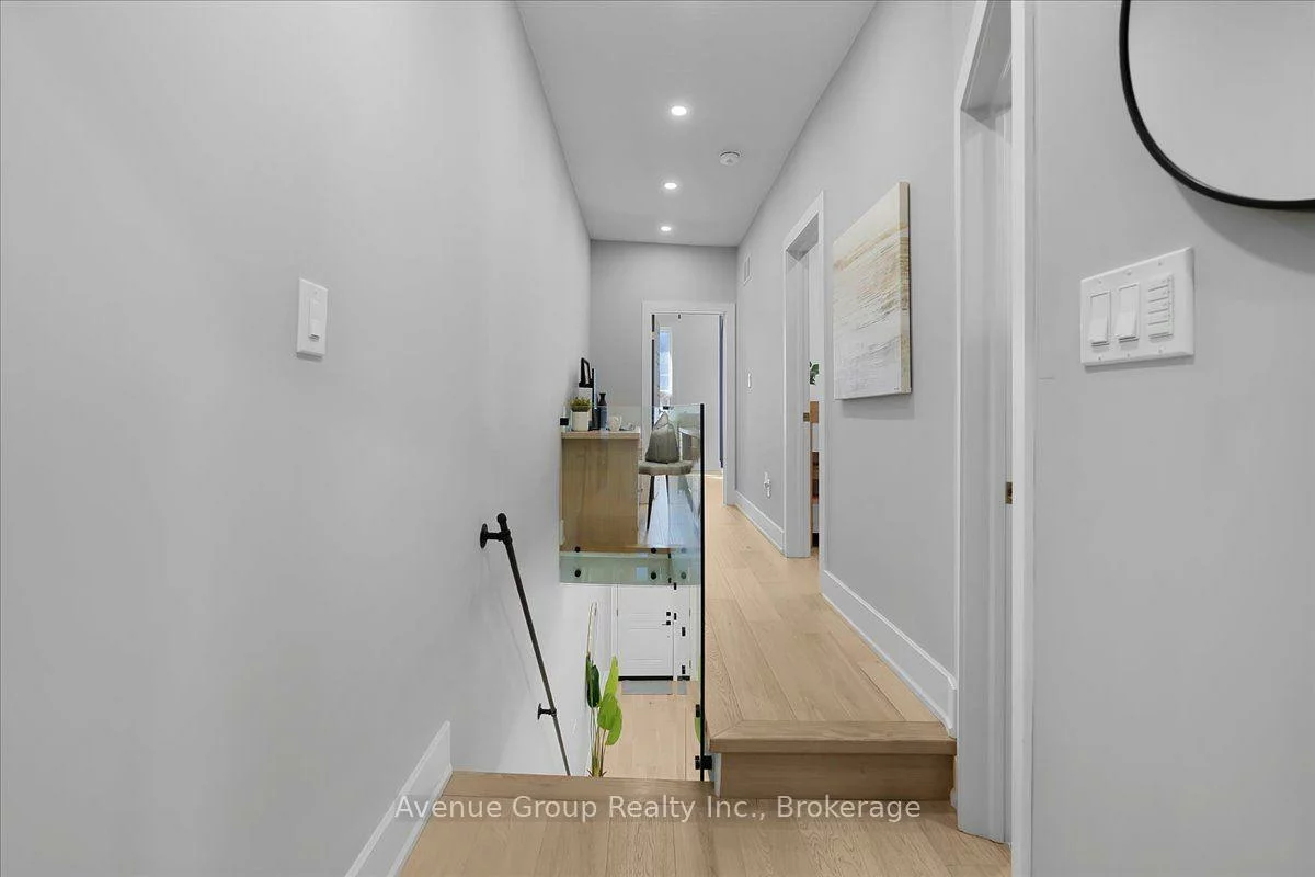811, Dovercourt, Dovercourt-Wallace Emerson-Junction, Toronto