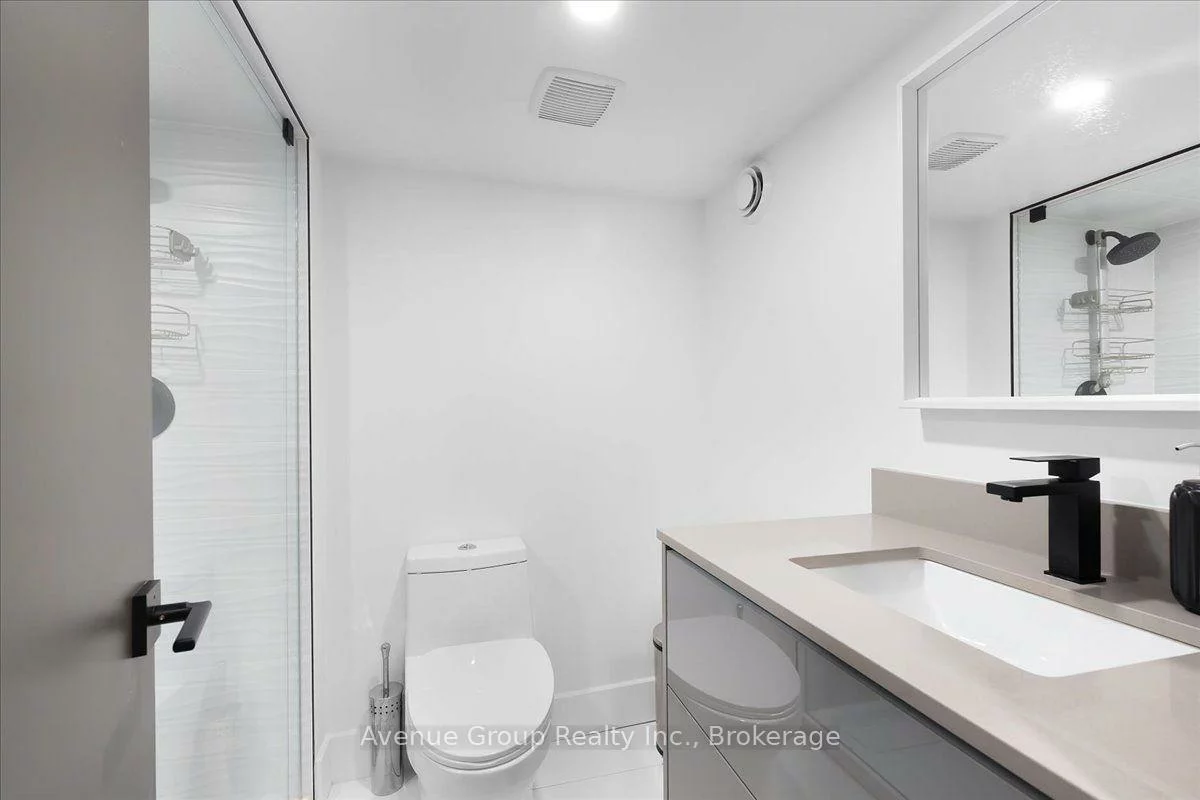 811, Dovercourt, Dovercourt-Wallace Emerson-Junction, Toronto