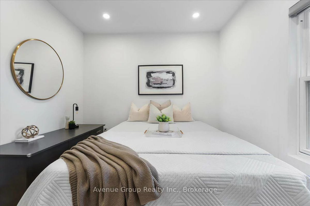 811, Dovercourt, Dovercourt-Wallace Emerson-Junction, Toronto