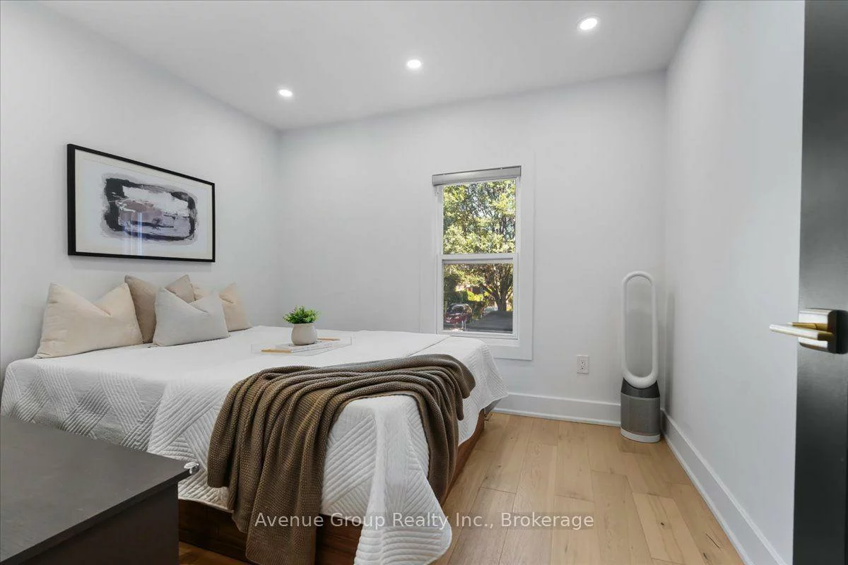 811, Dovercourt, Dovercourt-Wallace Emerson-Junction, Toronto