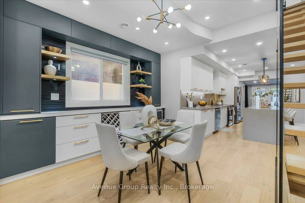 811, Dovercourt, Dovercourt-Wallace Emerson-Junction, Toronto