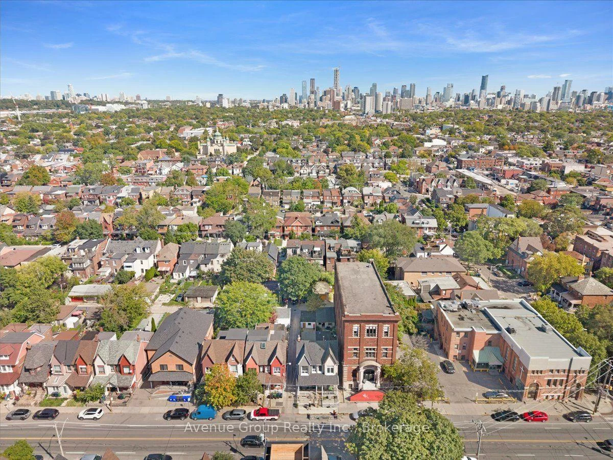 811, Dovercourt, Dovercourt-Wallace Emerson-Junction, Toronto