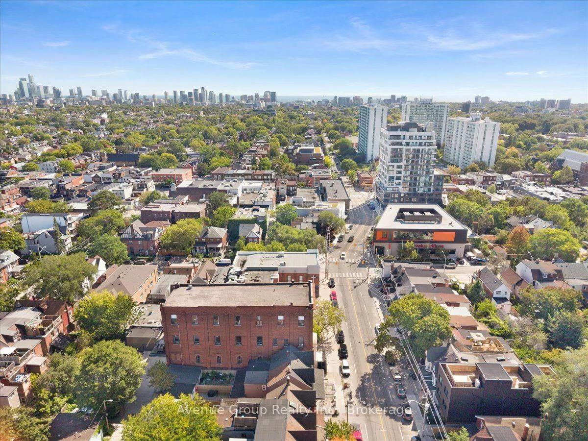 811, Dovercourt, Dovercourt-Wallace Emerson-Junction, Toronto
