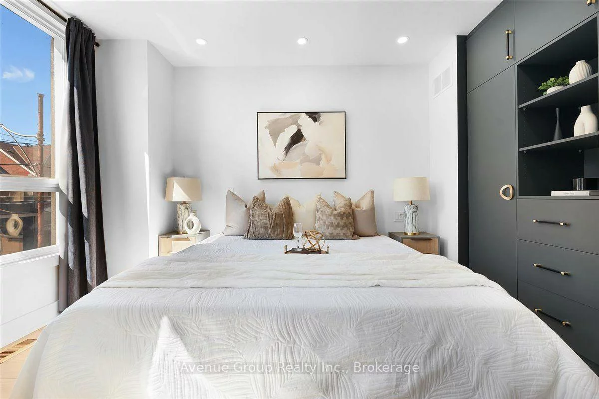811, Dovercourt, Dovercourt-Wallace Emerson-Junction, Toronto