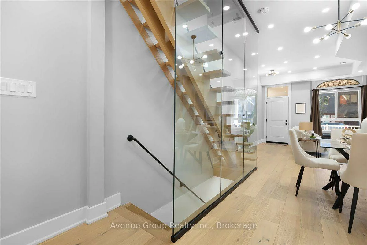 811, Dovercourt, Dovercourt-Wallace Emerson-Junction, Toronto