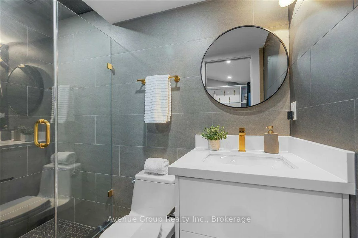811, Dovercourt, Dovercourt-Wallace Emerson-Junction, Toronto