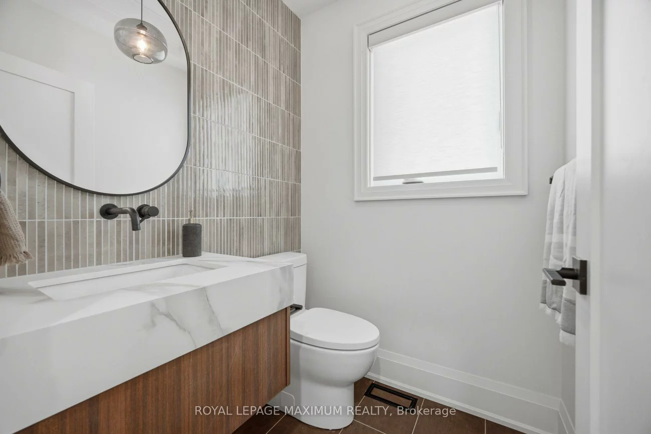11, Park, Long Branch, Toronto