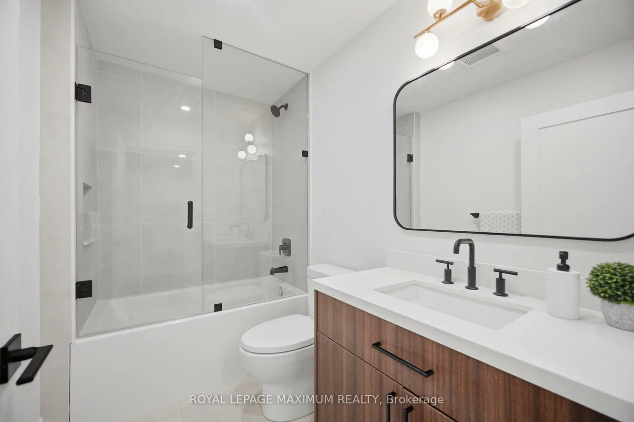 11, Park, Long Branch, Toronto