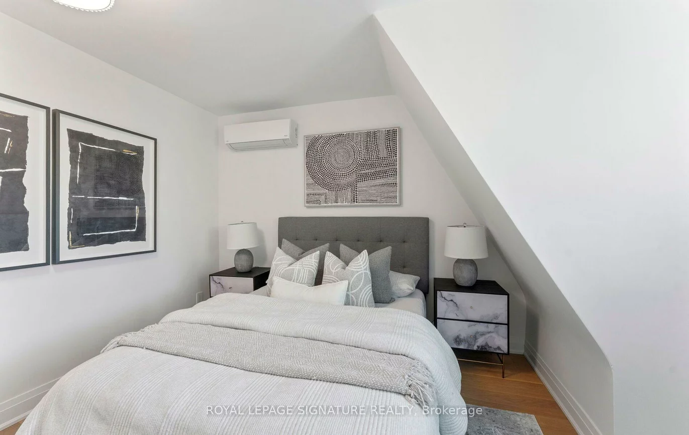 729, Gladstone, Dovercourt-Wallace Emerson-Junction, Toronto