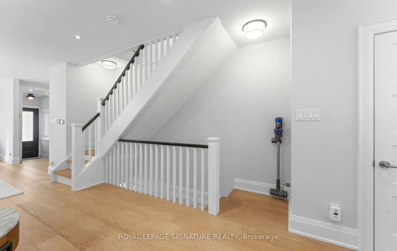729, Gladstone, Dovercourt-Wallace Emerson-Junction, Toronto