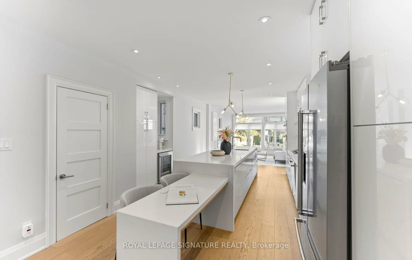 729, Gladstone, Dovercourt-Wallace Emerson-Junction, Toronto
