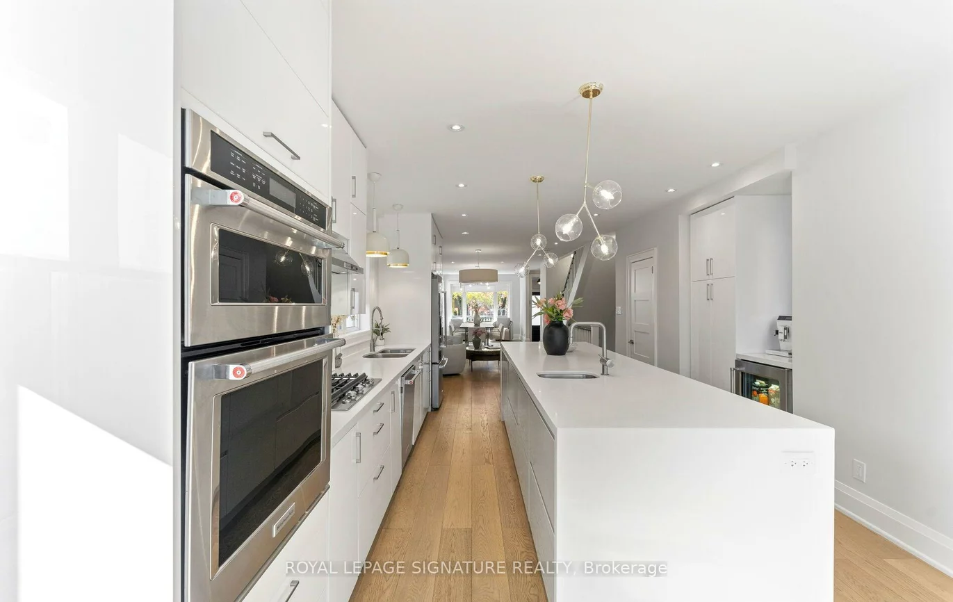 729, Gladstone, Dovercourt-Wallace Emerson-Junction, Toronto