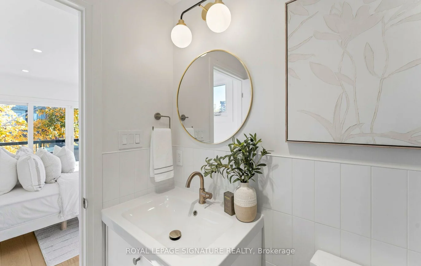 729, Gladstone, Dovercourt-Wallace Emerson-Junction, Toronto
