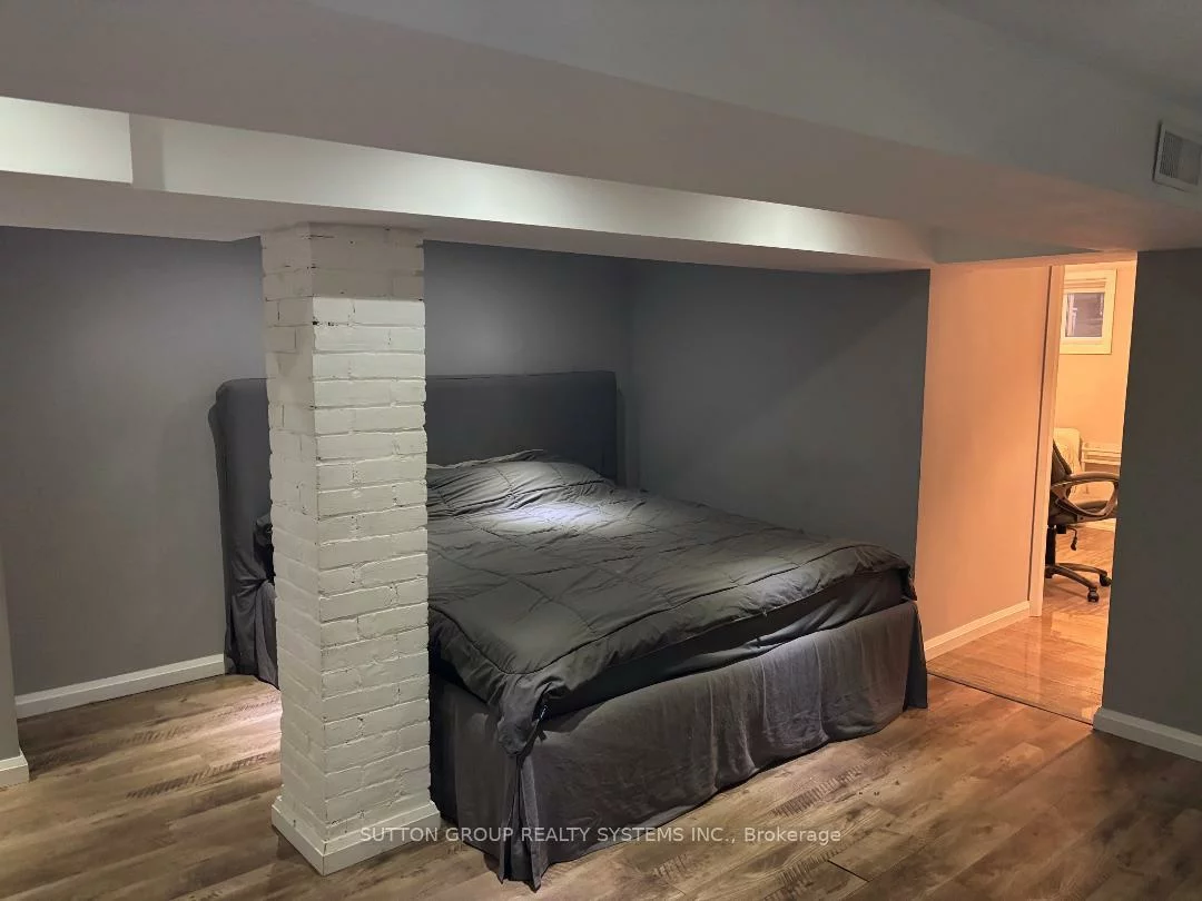 117, Macdonell, Roncesvalles, Toronto