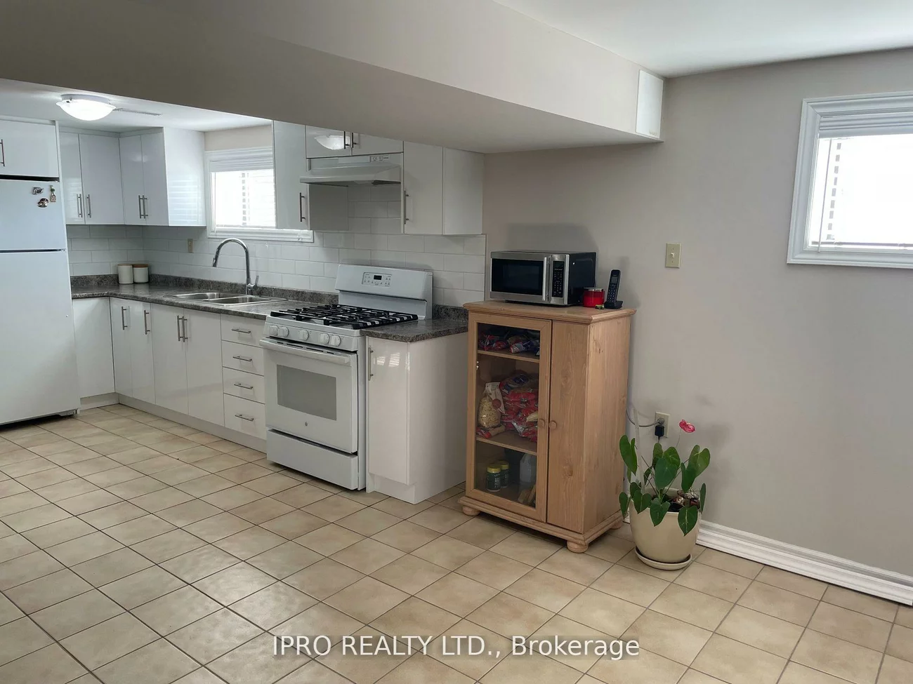 21, Lewis, West Woodbridge, Vaughan