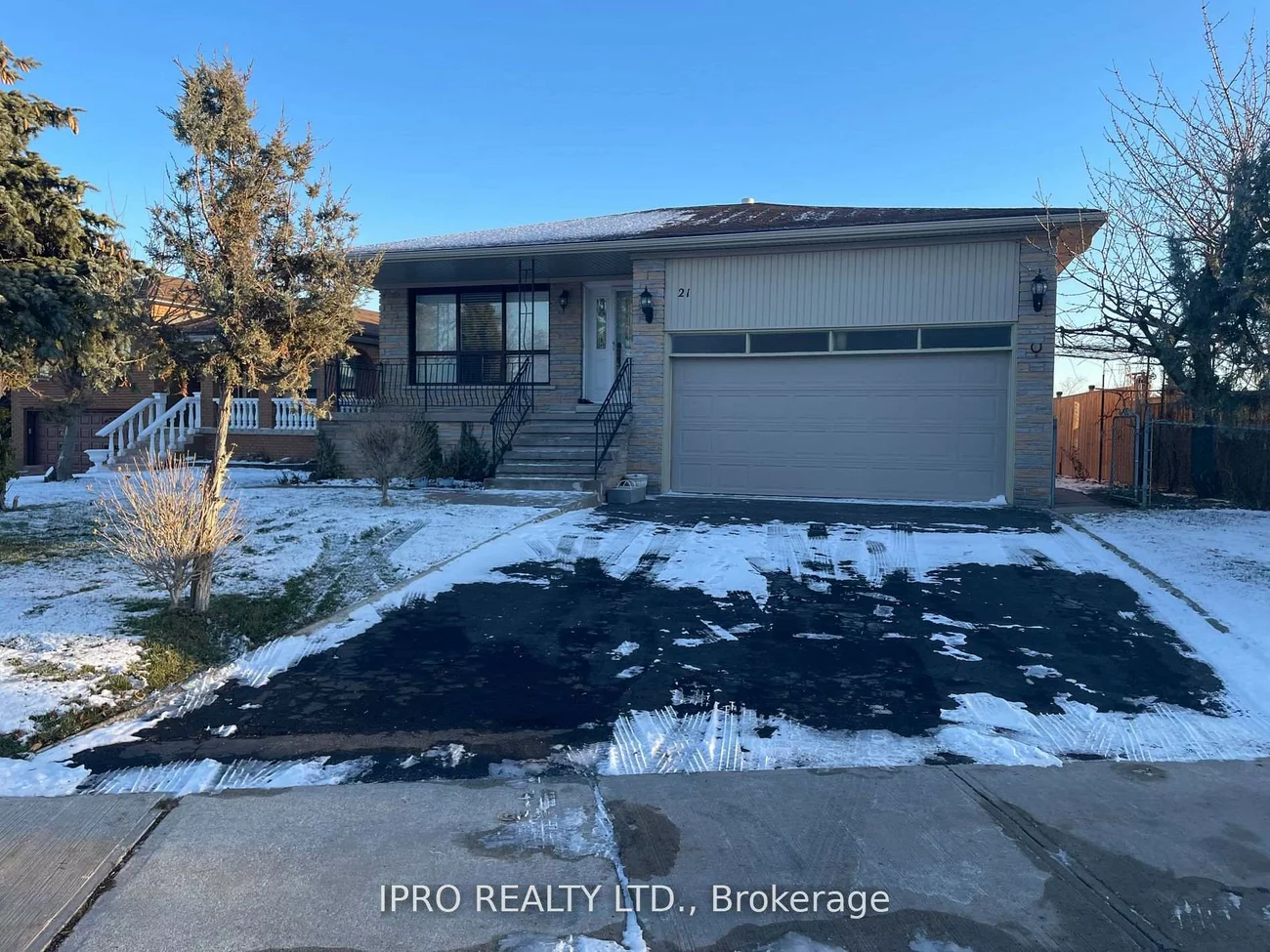 21, Lewis, West Woodbridge, Vaughan