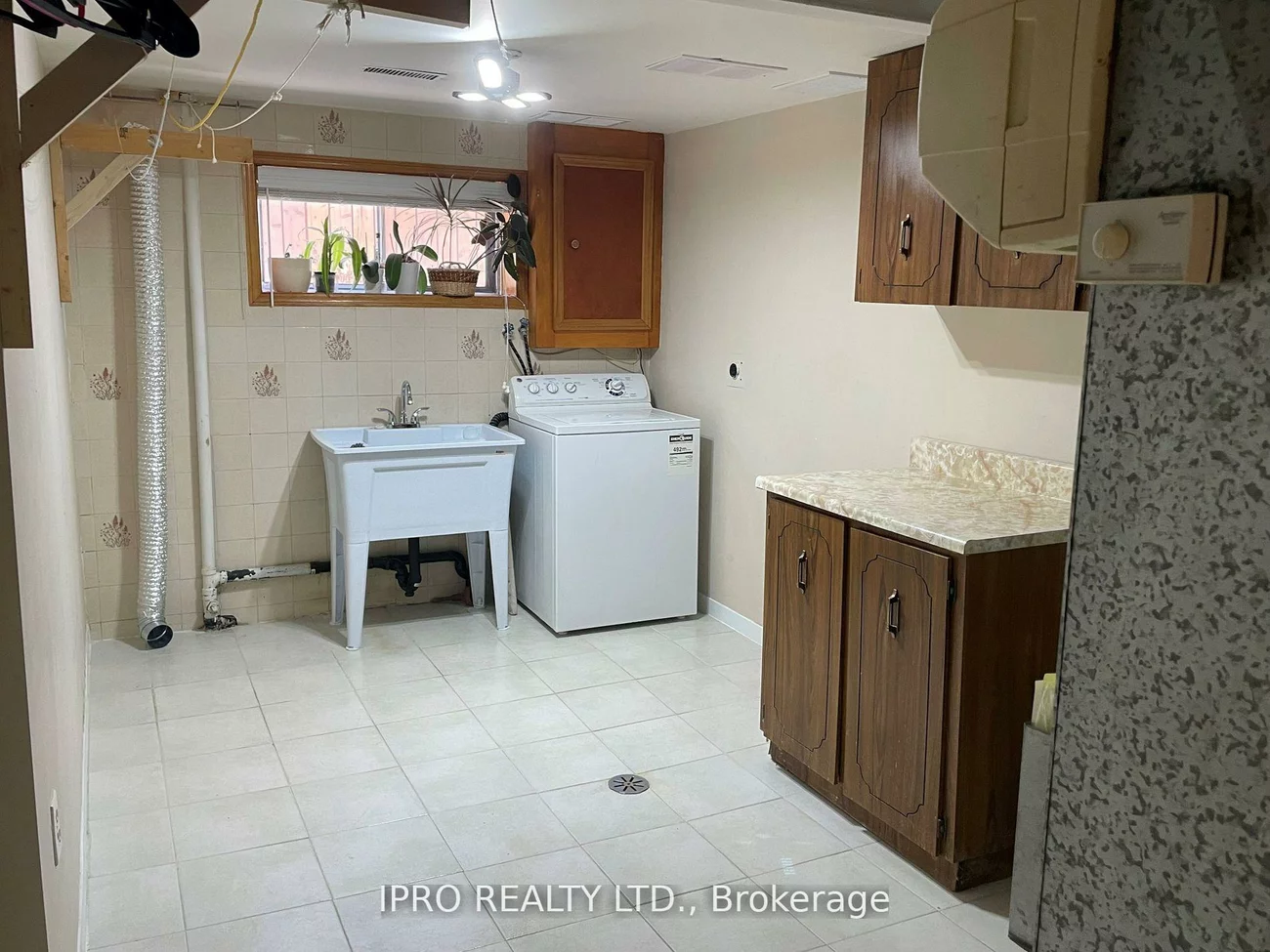 21, Lewis, West Woodbridge, Vaughan