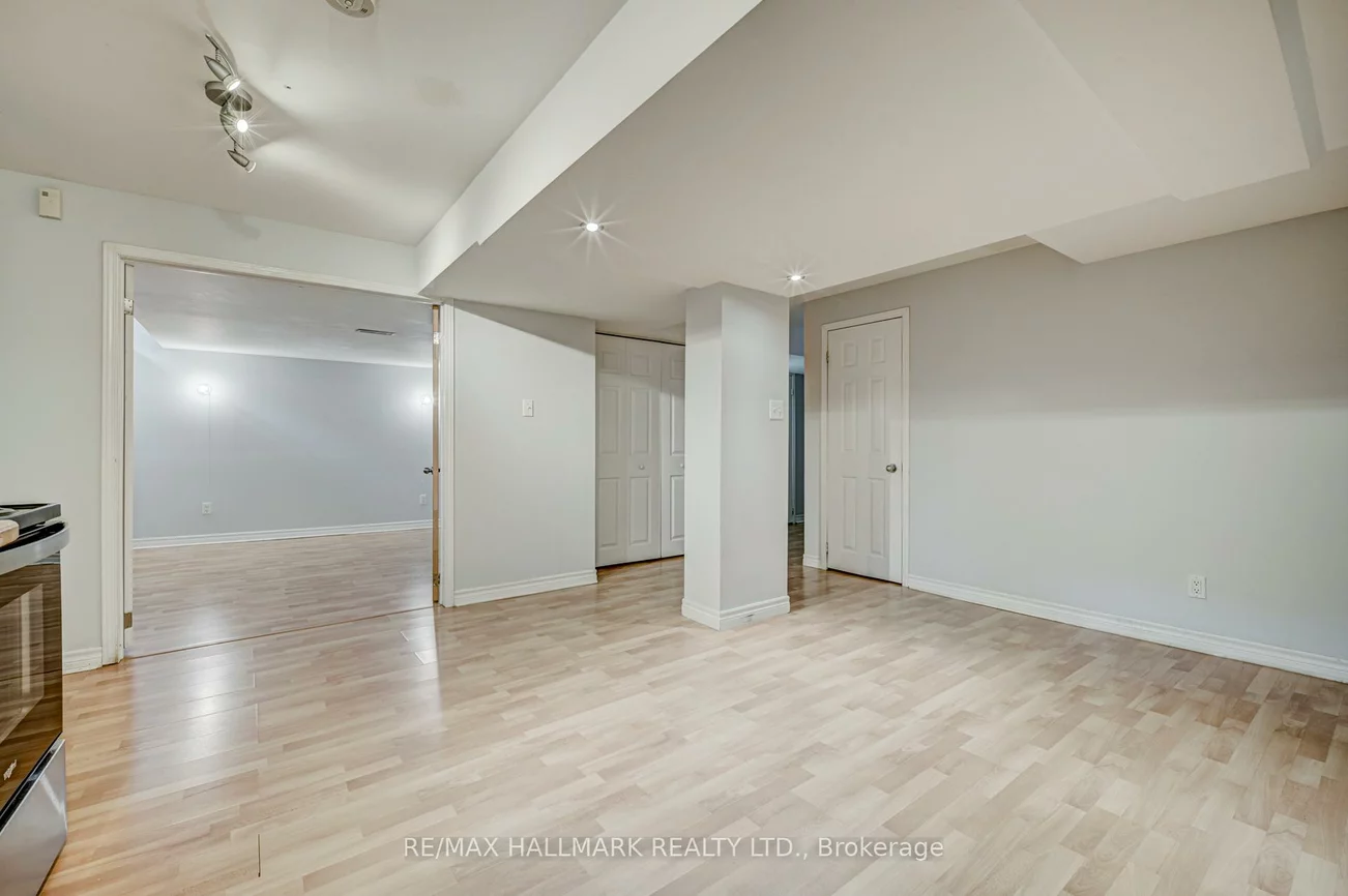 11, Rusty, Vellore Village, Vaughan