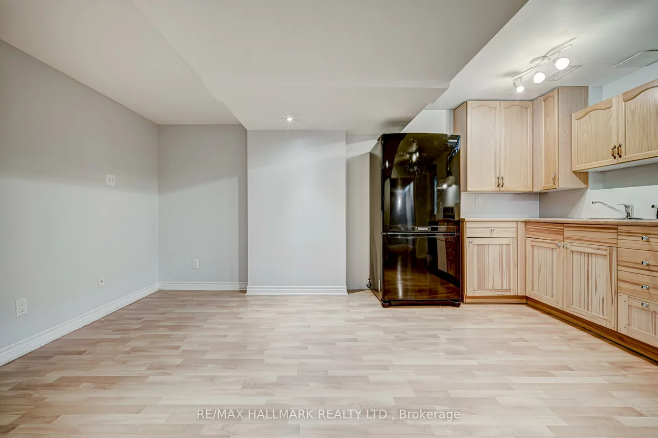 11, Rusty, Vellore Village, Vaughan