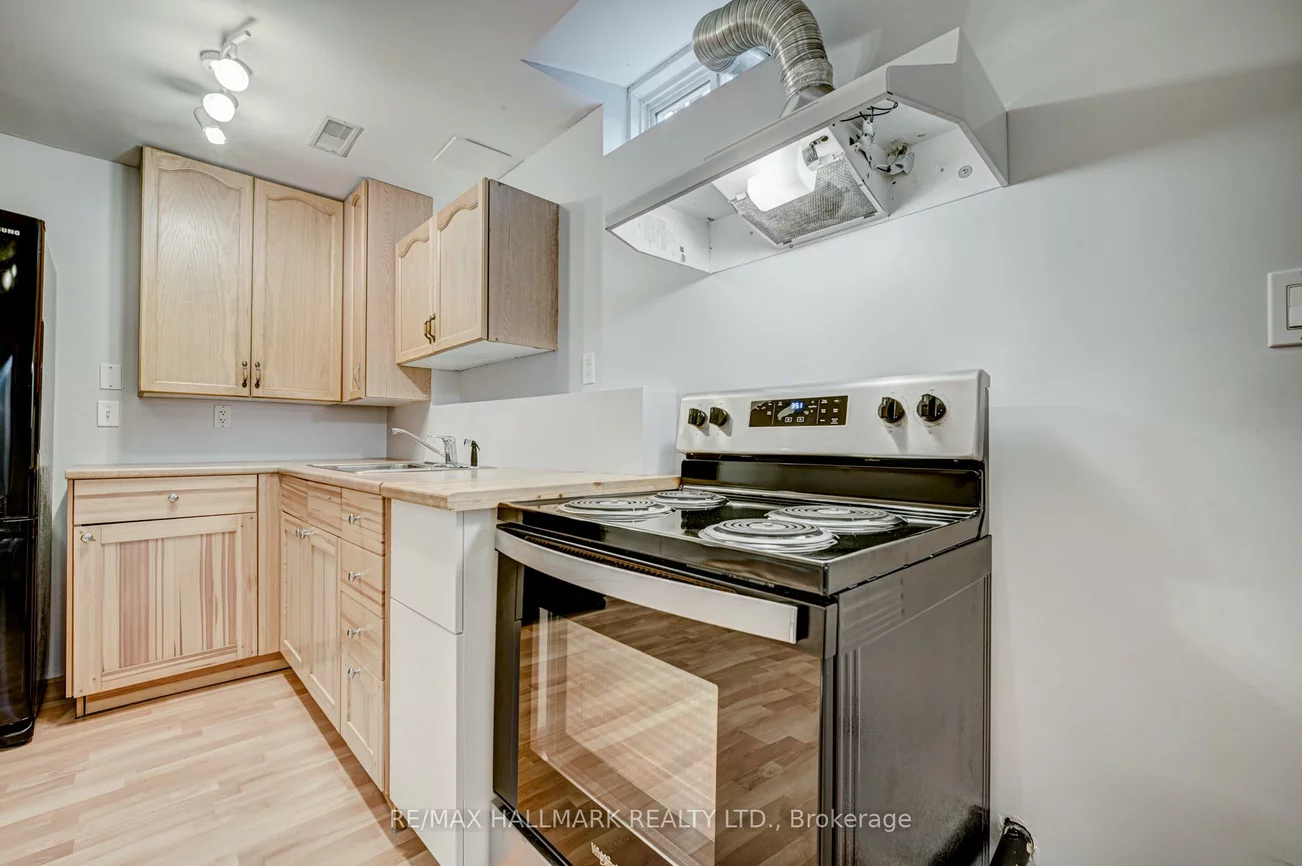 11, Rusty, Vellore Village, Vaughan