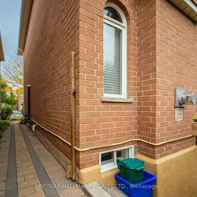 11, Rusty, Vellore Village, Vaughan