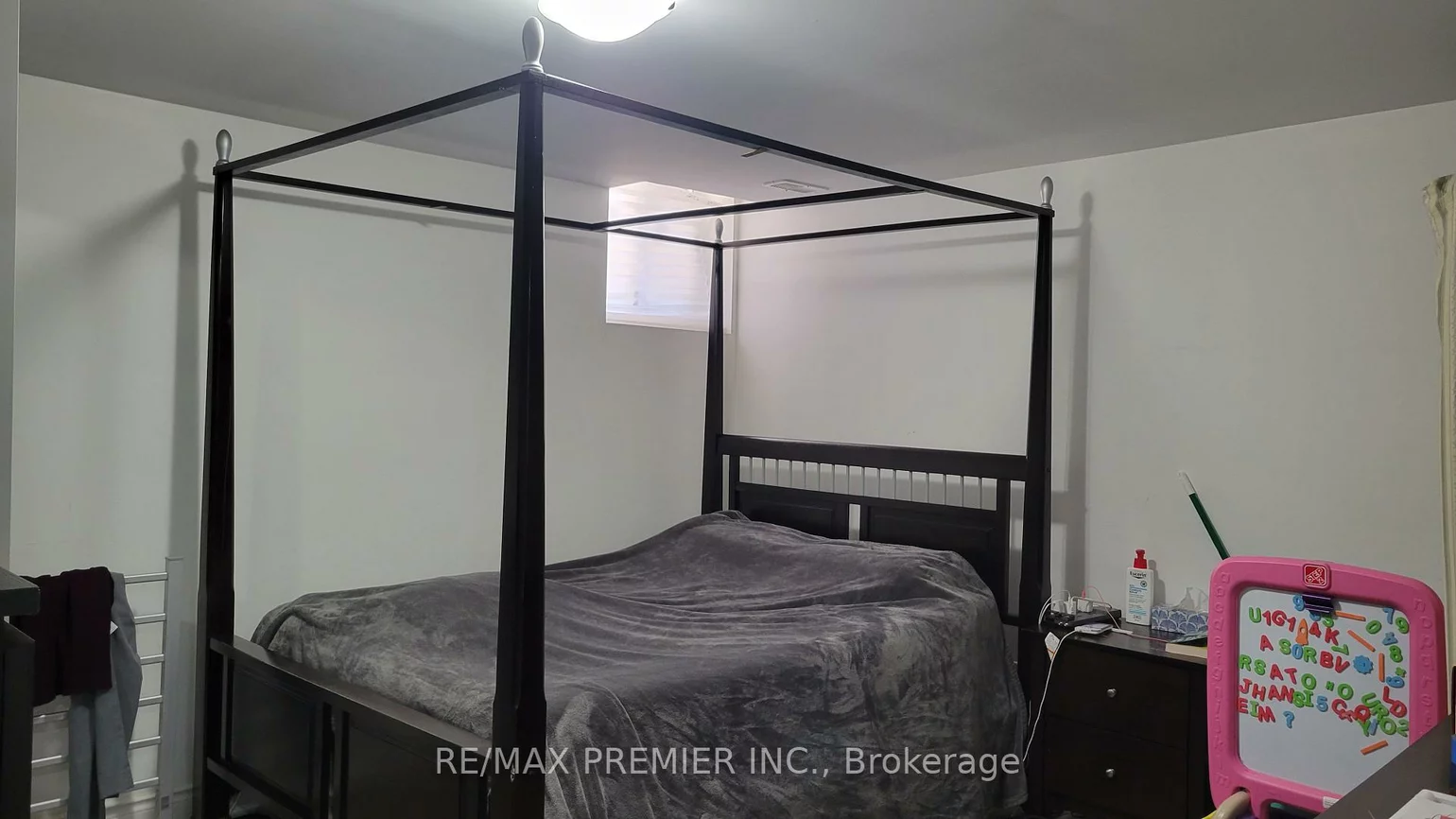 99, Cabinet, West Woodbridge, Vaughan