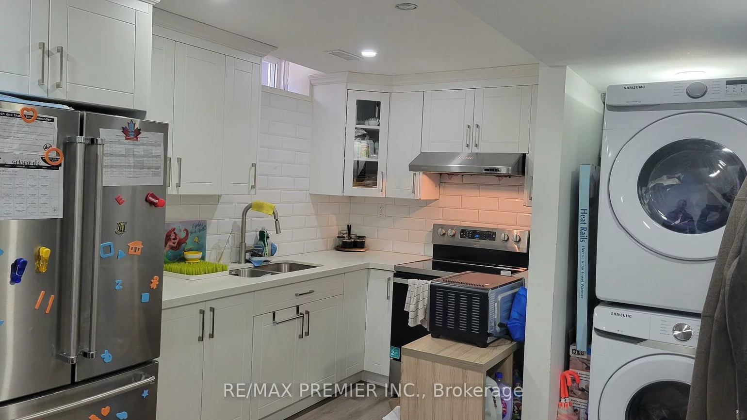 99, Cabinet, West Woodbridge, Vaughan
