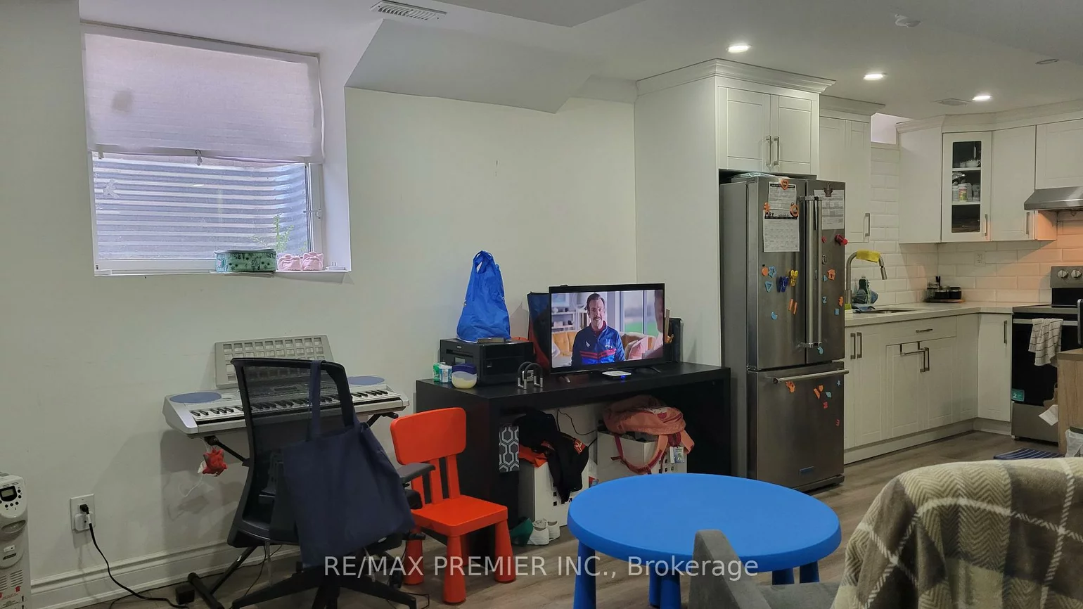 99, Cabinet, West Woodbridge, Vaughan