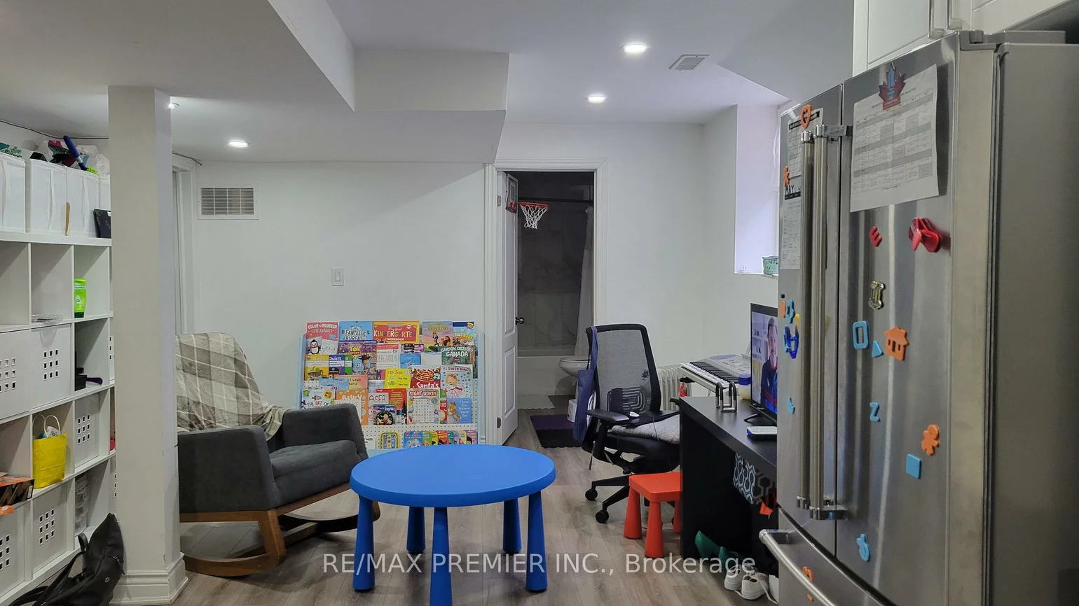 99, Cabinet, West Woodbridge, Vaughan