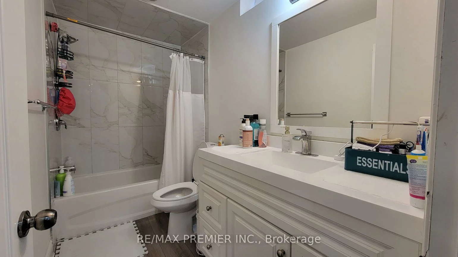 99, Cabinet, West Woodbridge, Vaughan