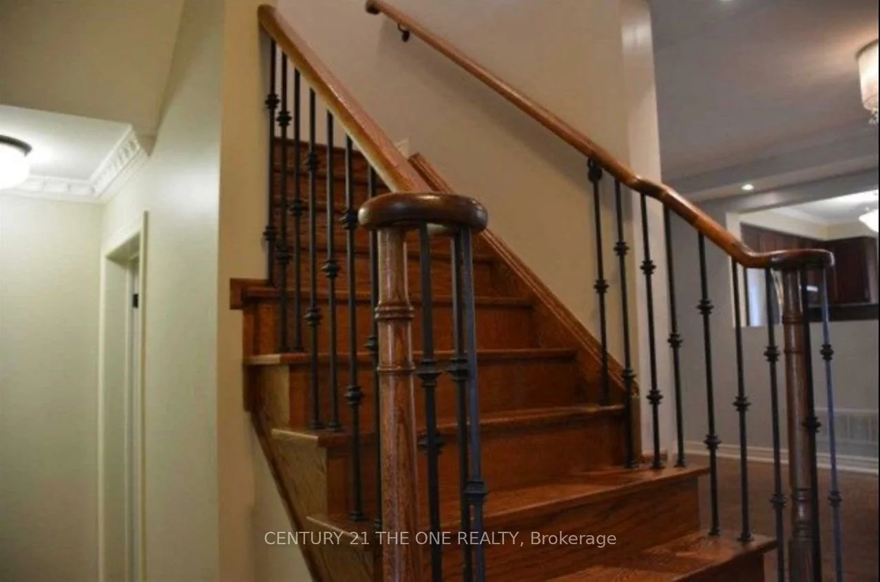 239, Venice Gate, Vellore Village, Vaughan