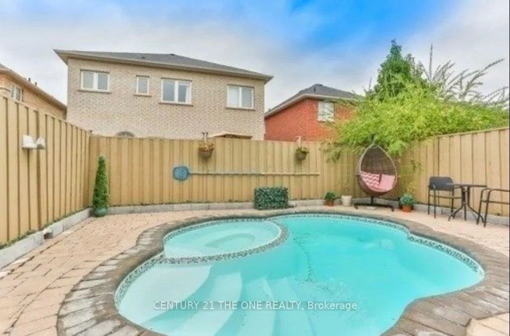 239, Venice Gate, Vellore Village, Vaughan