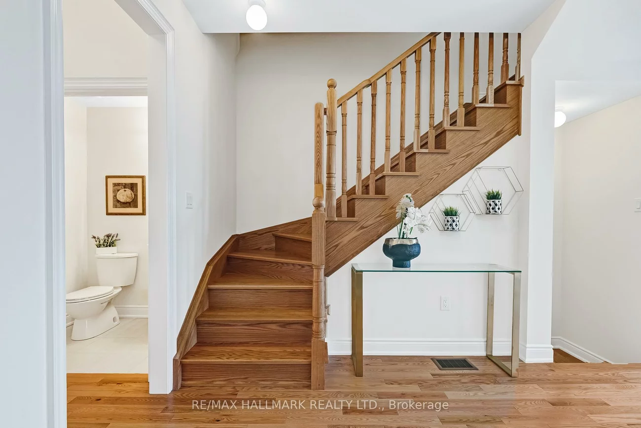 11, Tennant, Vellore Village, Vaughan