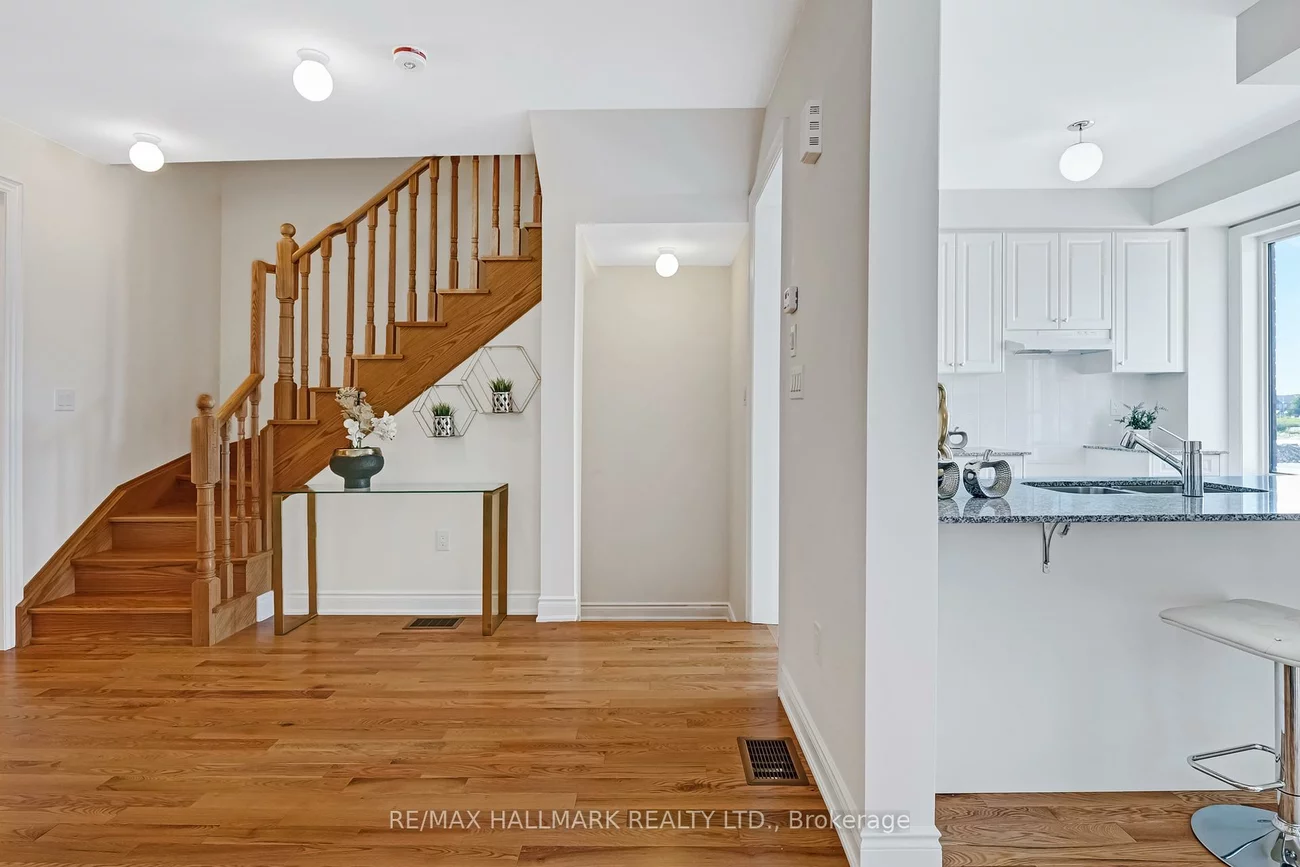 11, Tennant, Vellore Village, Vaughan