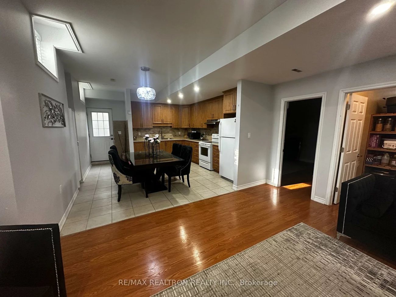 211, Cannes, Vellore Village, Vaughan