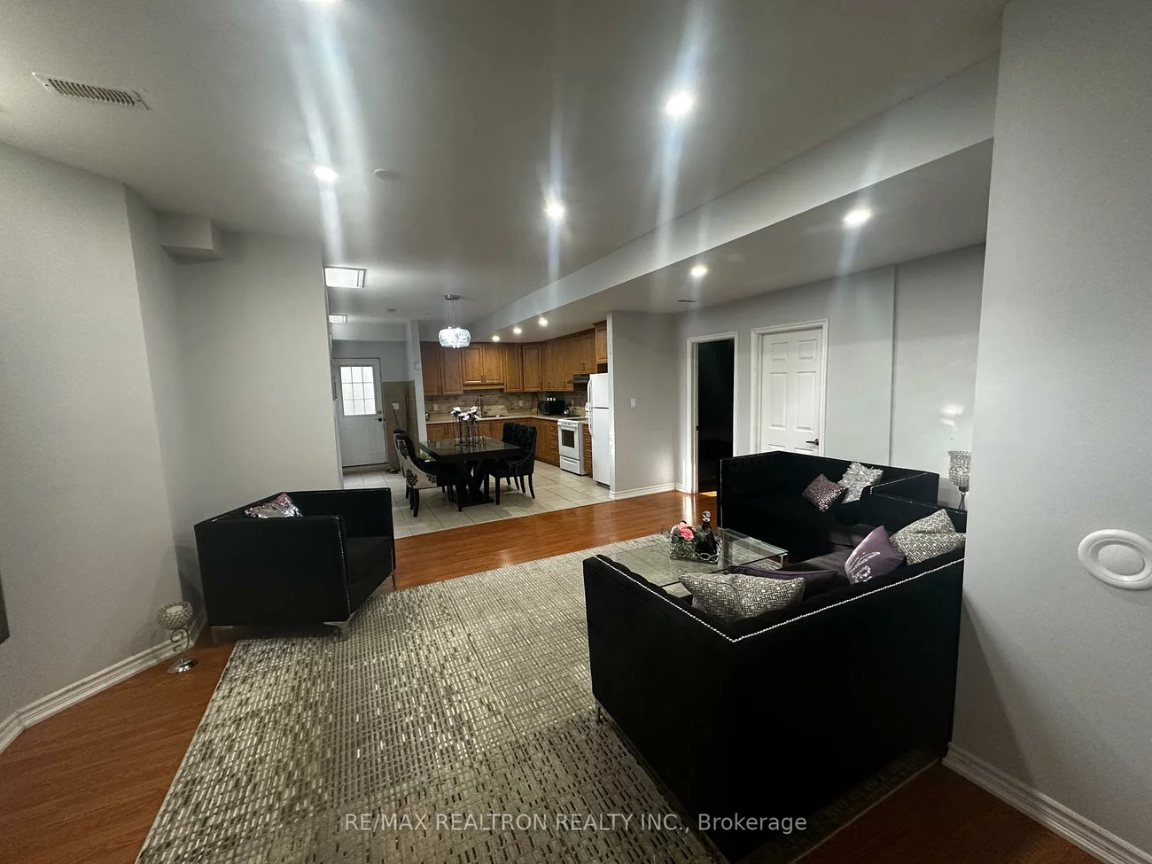 211, Cannes, Vellore Village, Vaughan