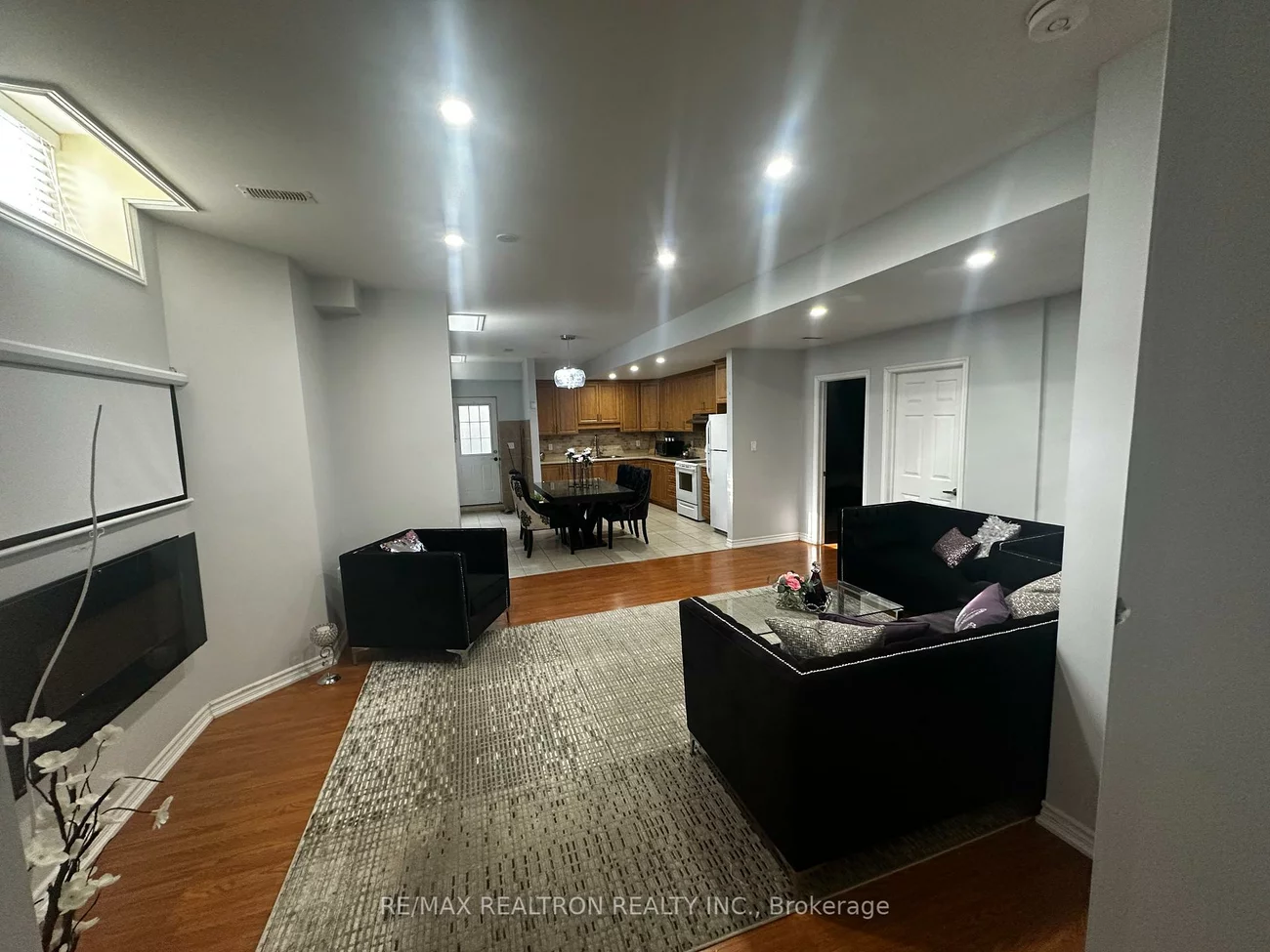 211, Cannes, Vellore Village, Vaughan