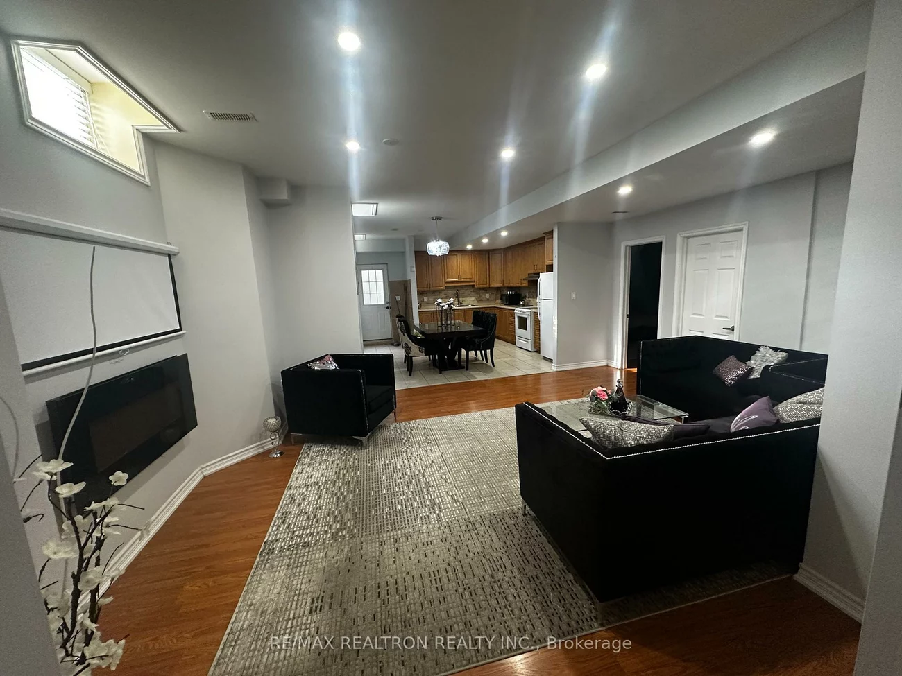 211, Cannes, Vellore Village, Vaughan