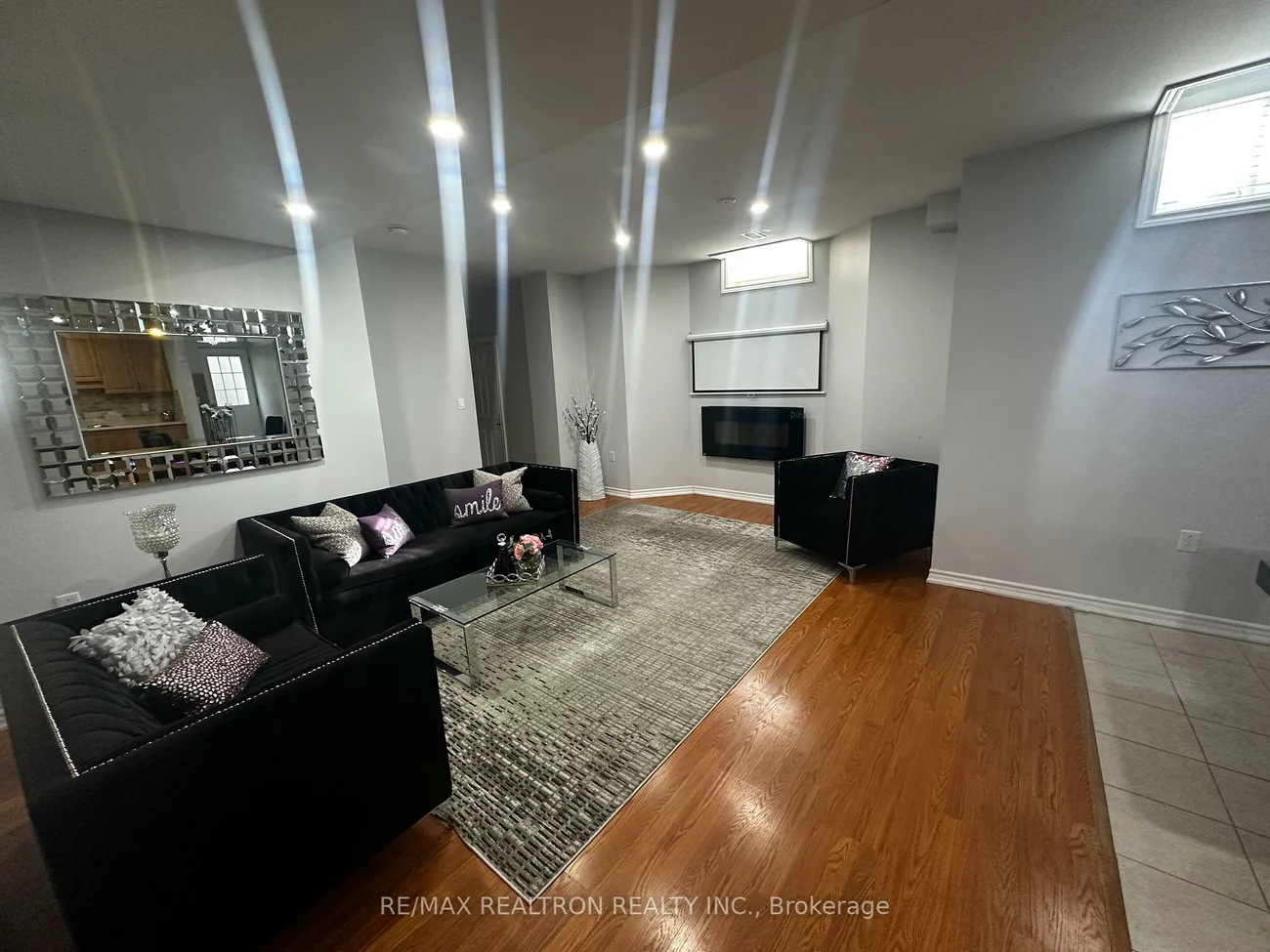 211, Cannes, Vellore Village, Vaughan