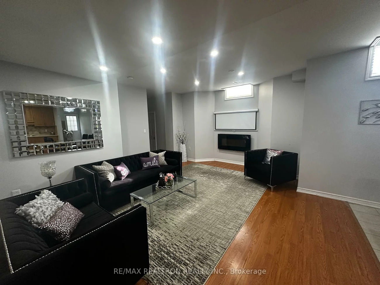 211, Cannes, Vellore Village, Vaughan