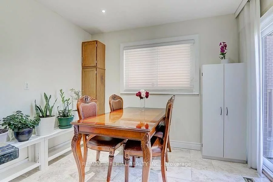 123, Mccabe, Lakeview Estates, Vaughan