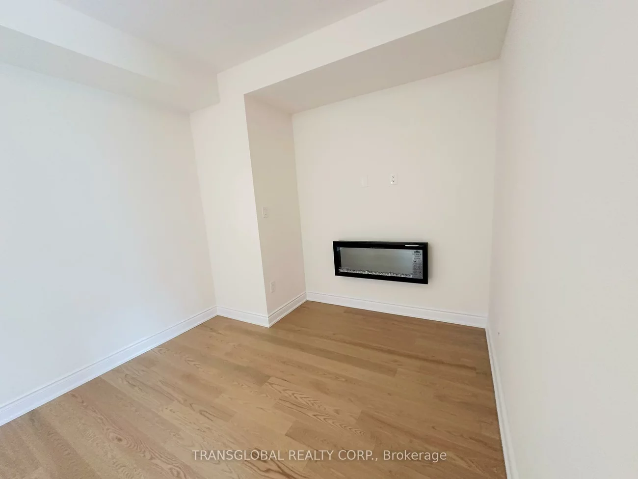 120, Thule, Vellore Village, Vaughan
