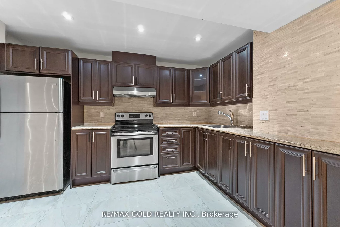 24, Finland, Kleinburg, Vaughan