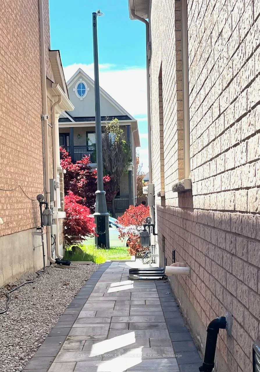 292, St Urbain, Vellore Village, Vaughan