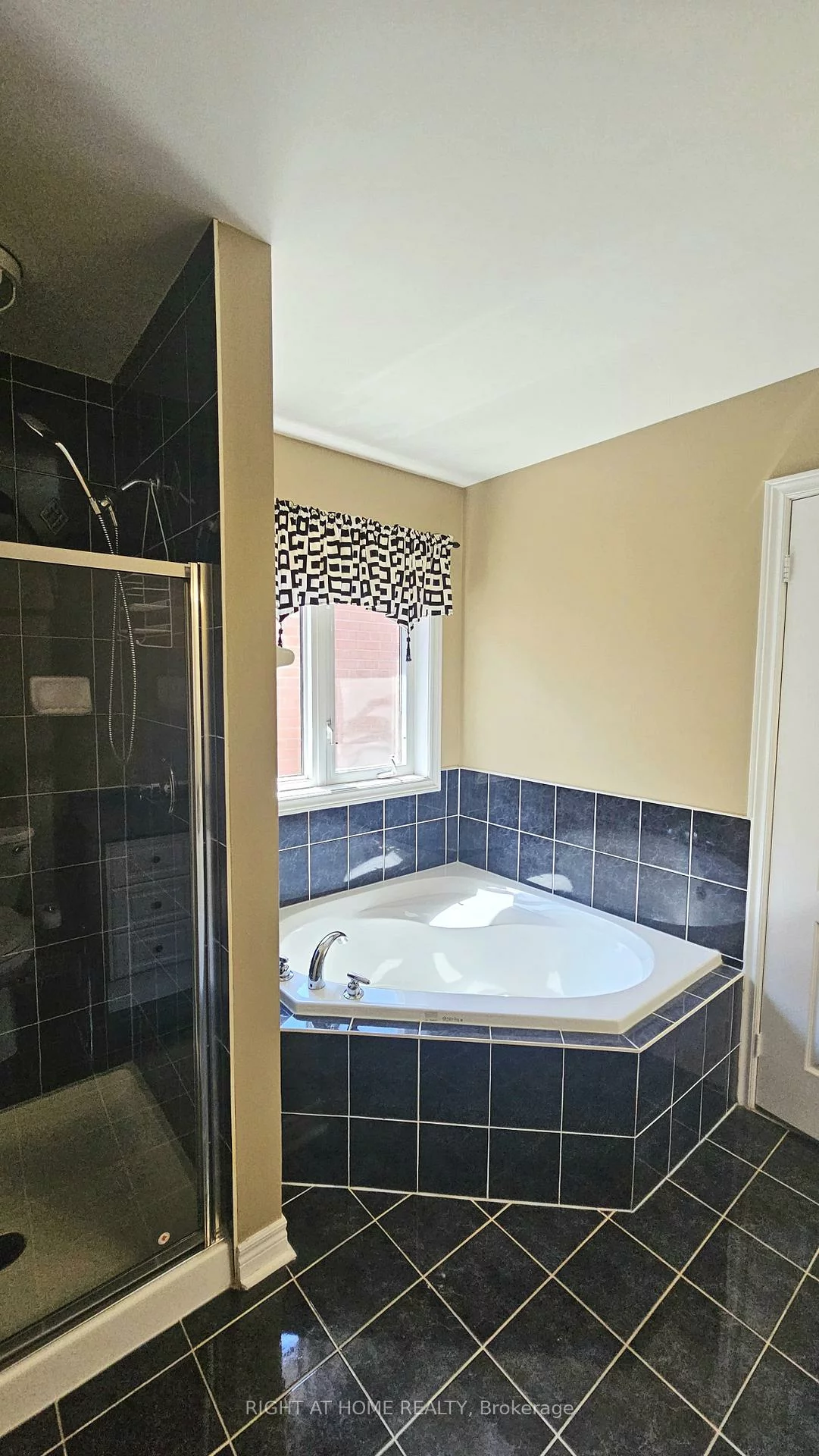 24, Mediterra, Vellore Village, Vaughan