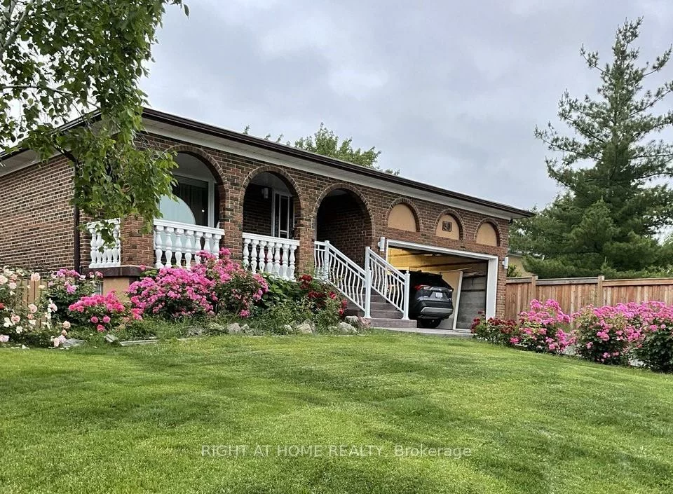 30, Lewis, West Woodbridge, Vaughan