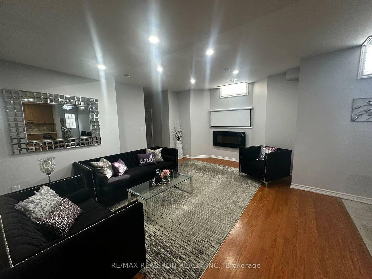 211, Cannes, Vellore Village, Vaughan