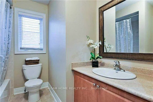 30, White Beach, Patterson, Vaughan